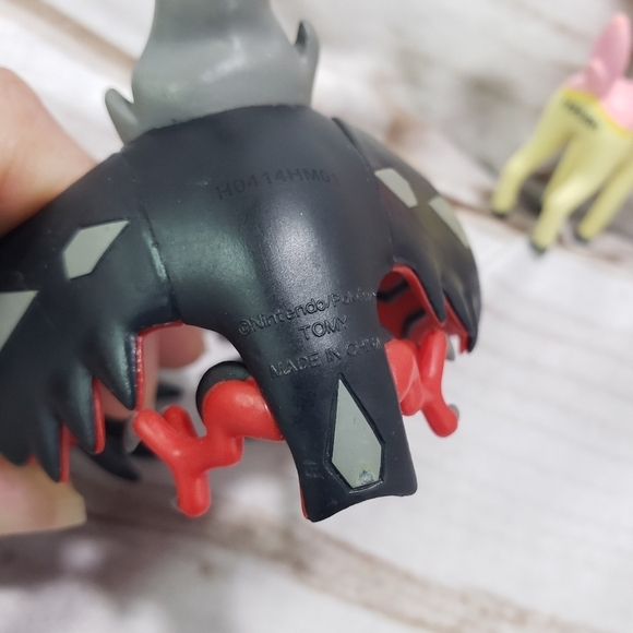 Pokemon Mini Figures Yveltal Spring Deerling Zamazenta Set Of 3 Vinyl - Picture 4 of 11